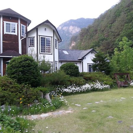 River Terrace Pension Пхёнчхан Экстерьер фото