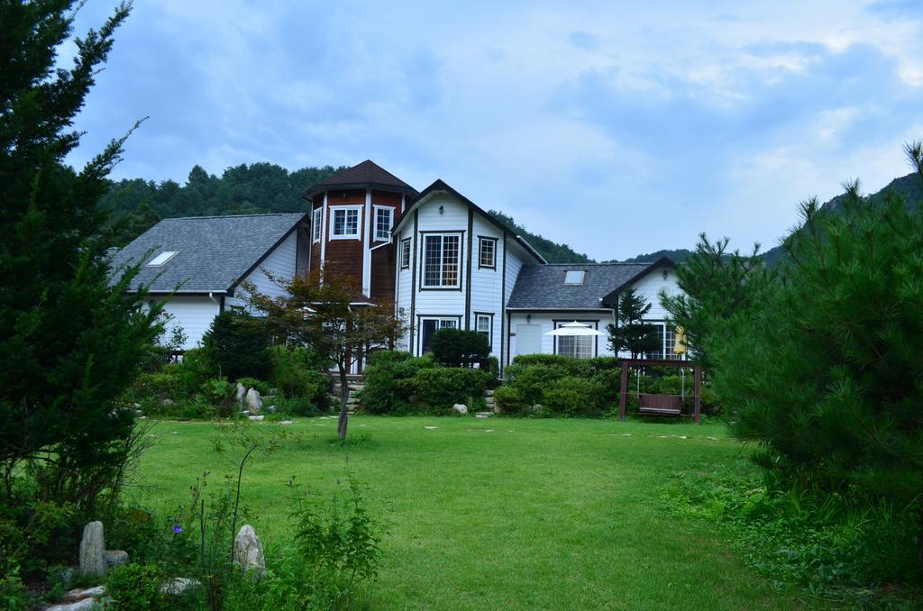 River Terrace Pension Пхёнчхан Экстерьер фото